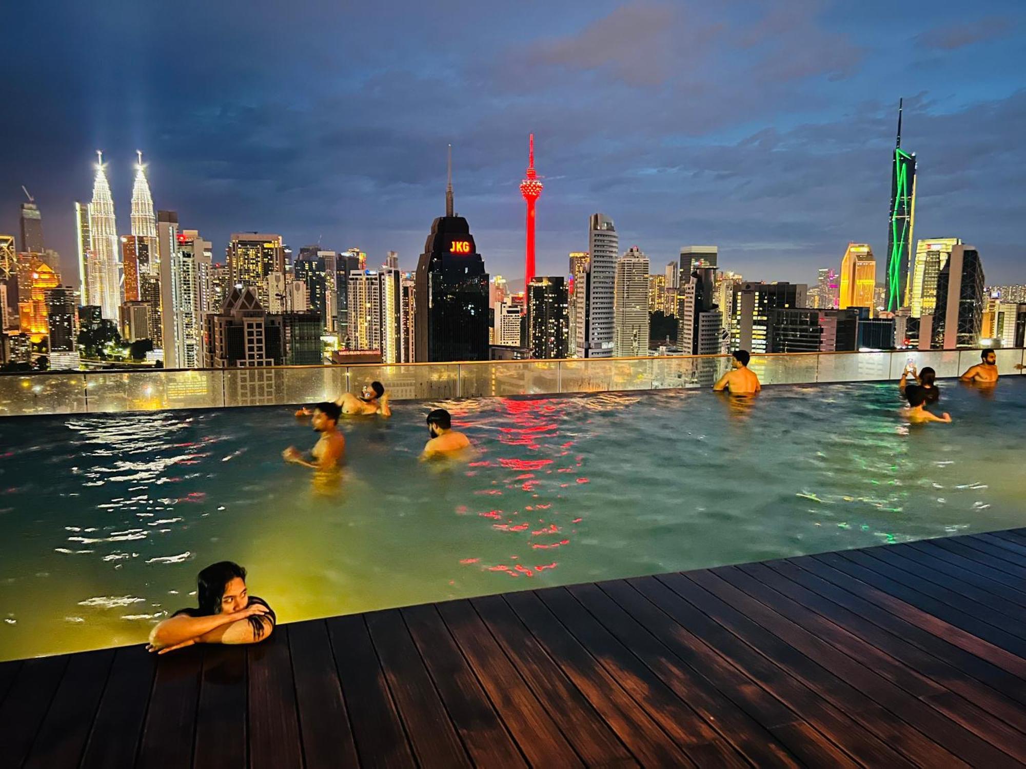 Regalia Suites & Residence By Enjoy Your Stay Kuala Lumpur Bagian luar foto