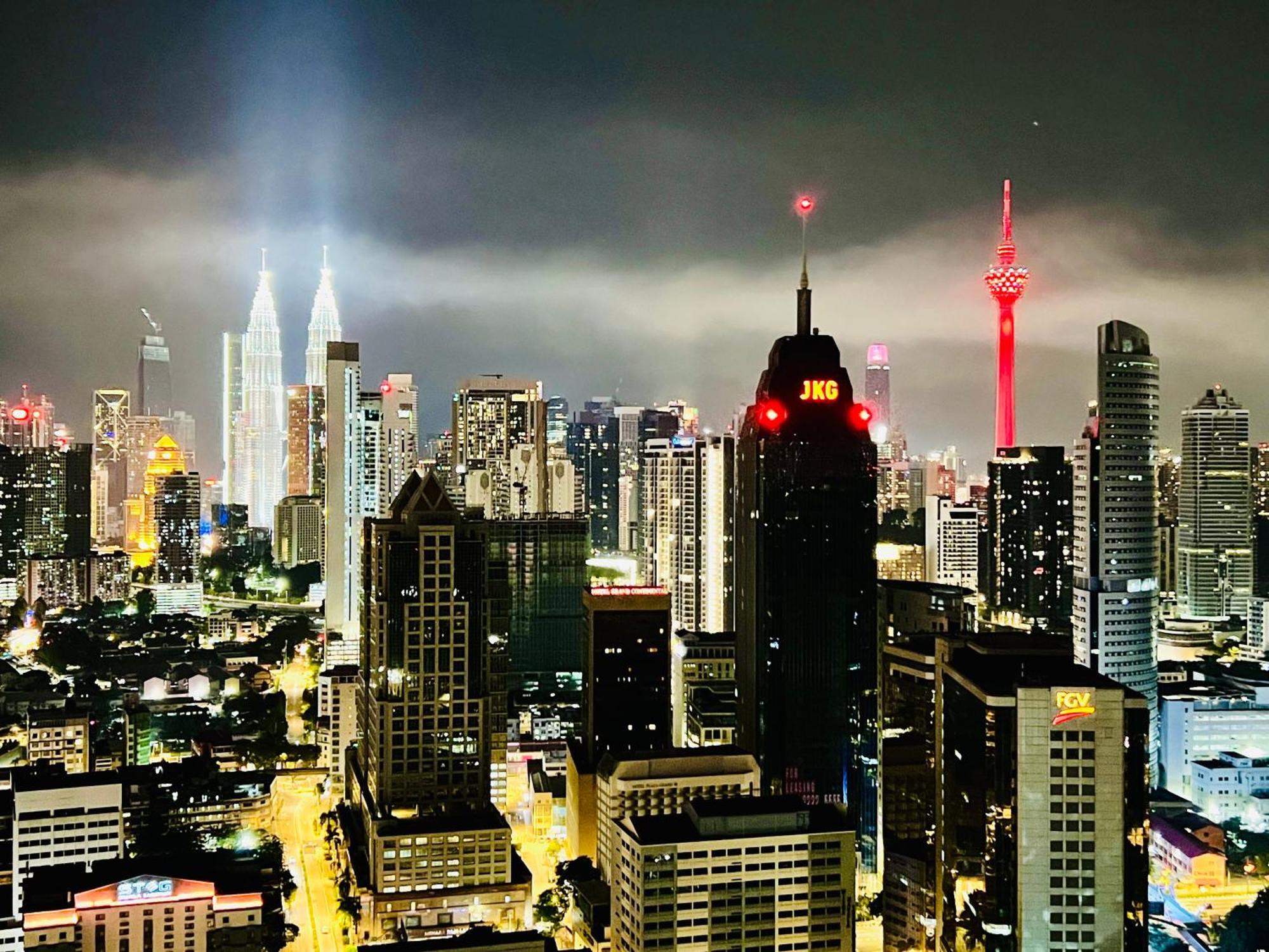 Regalia Suites & Residence By Enjoy Your Stay Kuala Lumpur Bagian luar foto