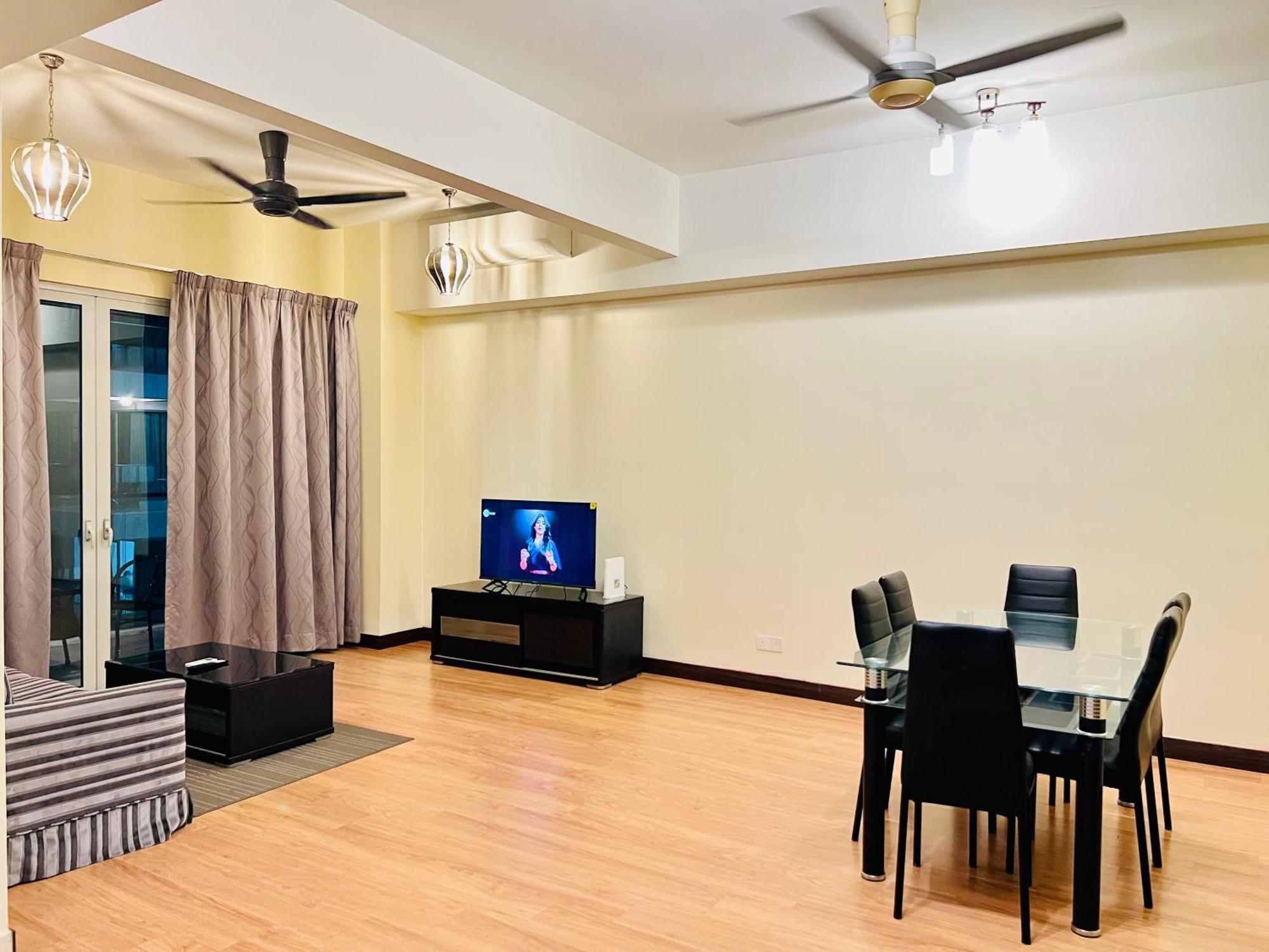 Regalia Suites & Residence By Enjoy Your Stay Kuala Lumpur Bagian luar foto