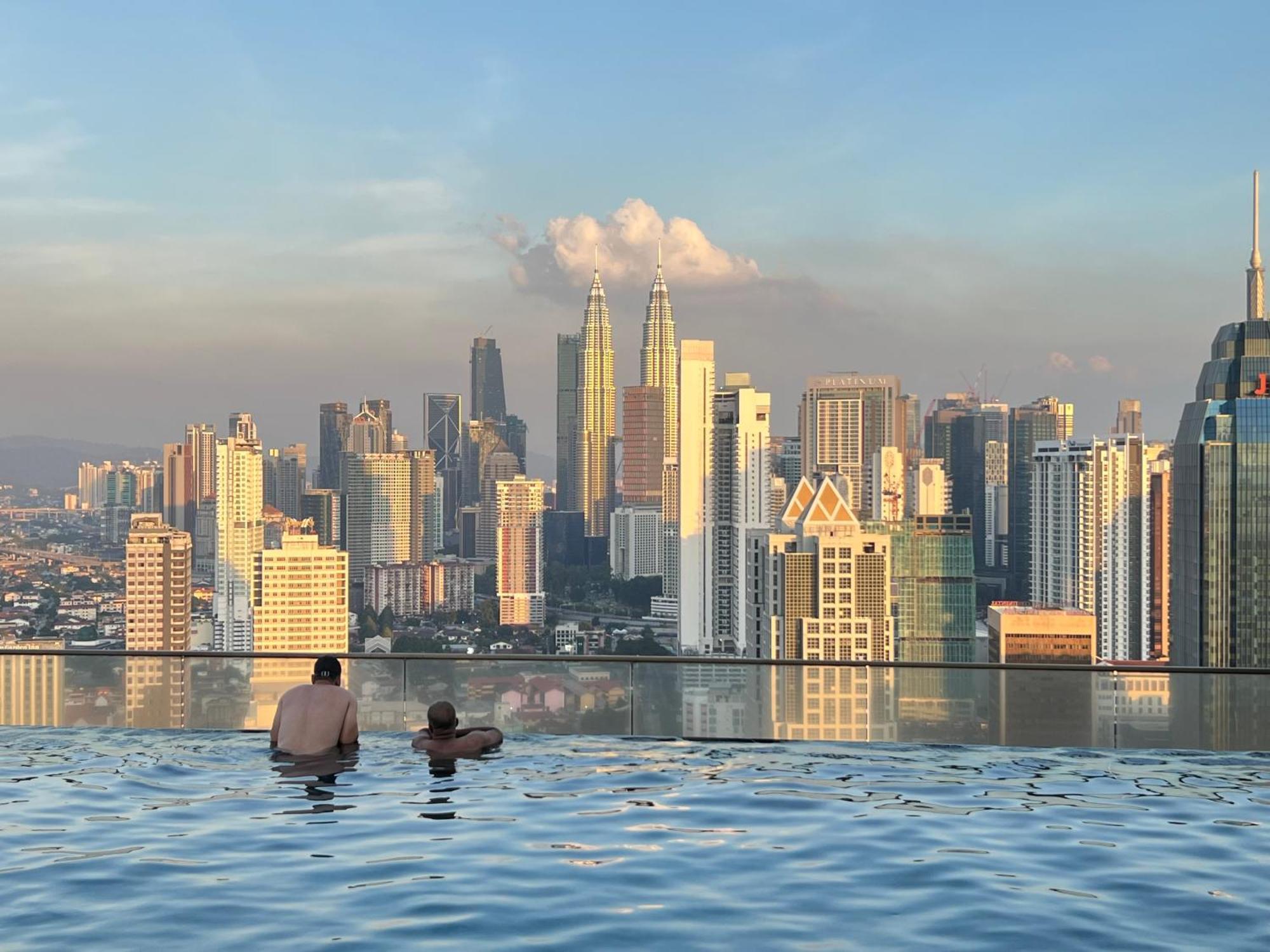 Regalia Suites & Residence By Enjoy Your Stay Kuala Lumpur Bagian luar foto