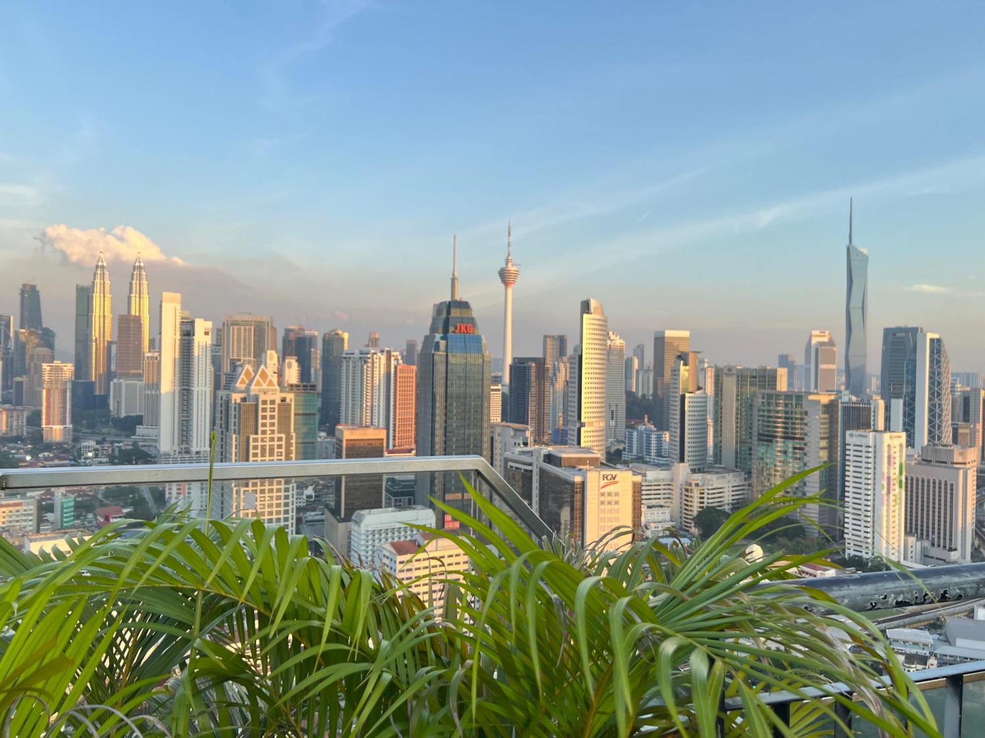 Regalia Suites & Residence By Enjoy Your Stay Kuala Lumpur Bagian luar foto