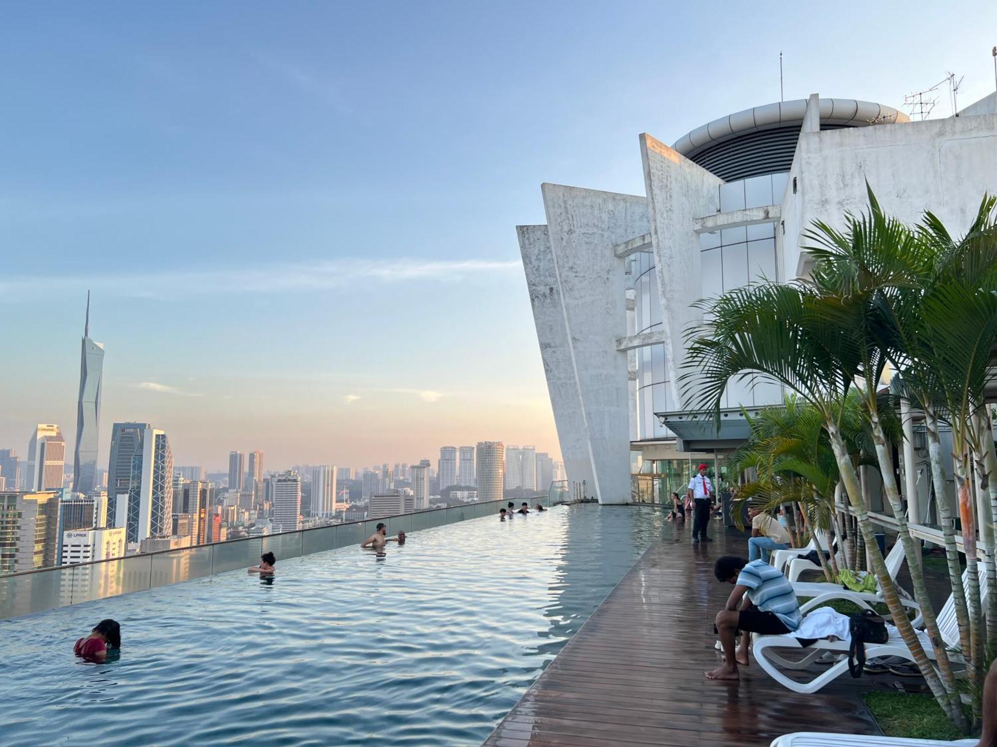 Regalia Suites & Residence By Enjoy Your Stay Kuala Lumpur Bagian luar foto