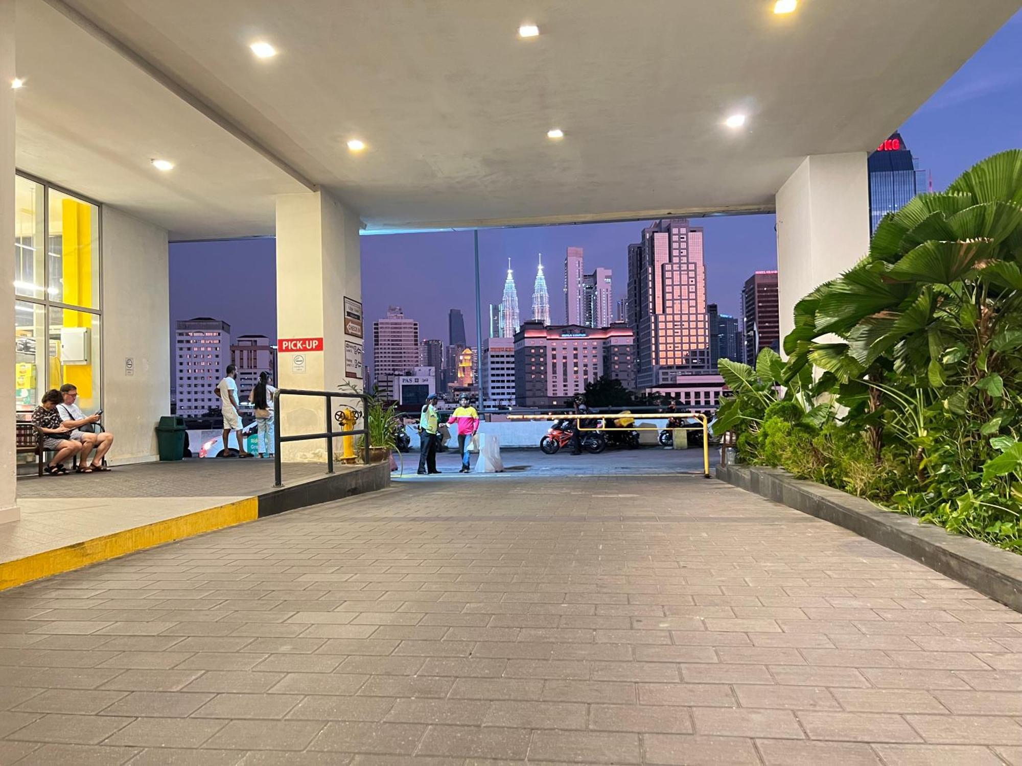 Regalia Suites & Residence By Enjoy Your Stay Kuala Lumpur Bagian luar foto