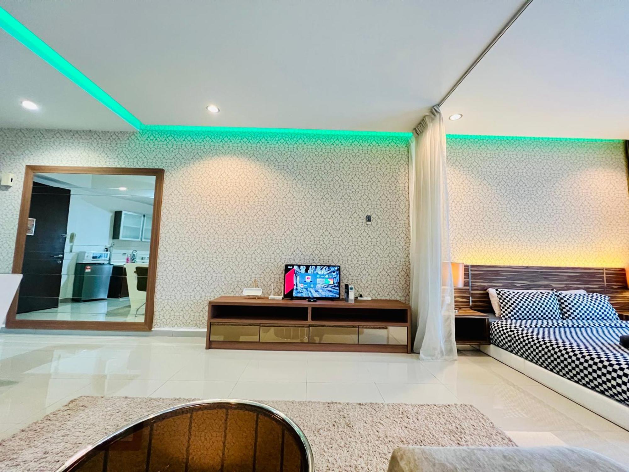 Regalia Suites & Residence By Enjoy Your Stay Kuala Lumpur Bagian luar foto